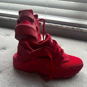 Kid’s size 4.5 Nike Huarache in red. Only worn by an adult a few times.